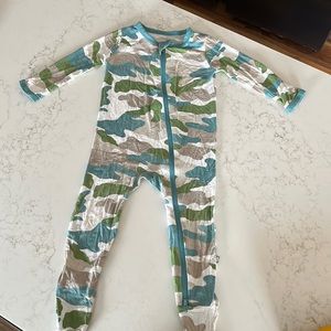 Kyte zippered footie in camo print 6-12 mon
